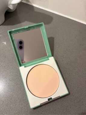 CLINIQUE Superpowder Double Face Makeup Foundation